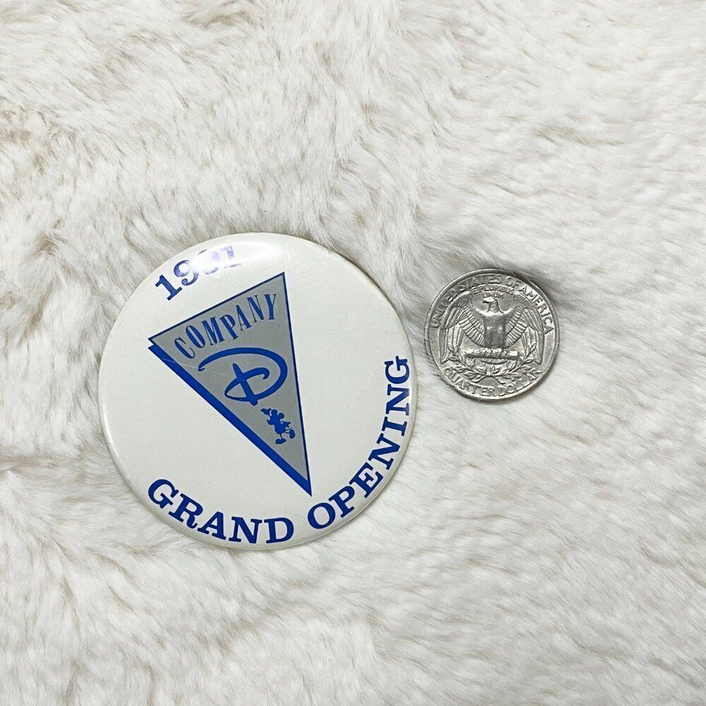 🔮 5/$25 Vintage Disney Company D Store 1991 Grand Opening Pin - Picture 2 of 2